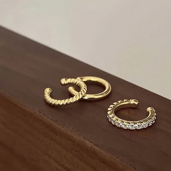 Set of 3 Gold Tone Earrings for Women Without Piercing - Picture 4 of 5